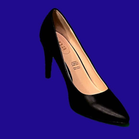 Ana Black Pump - Picture 1 of 5